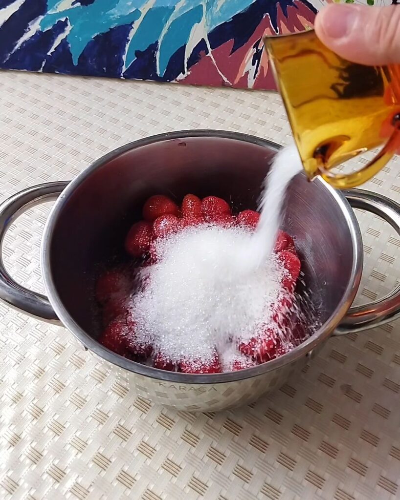 Çilekli Cheesecake Tarifi