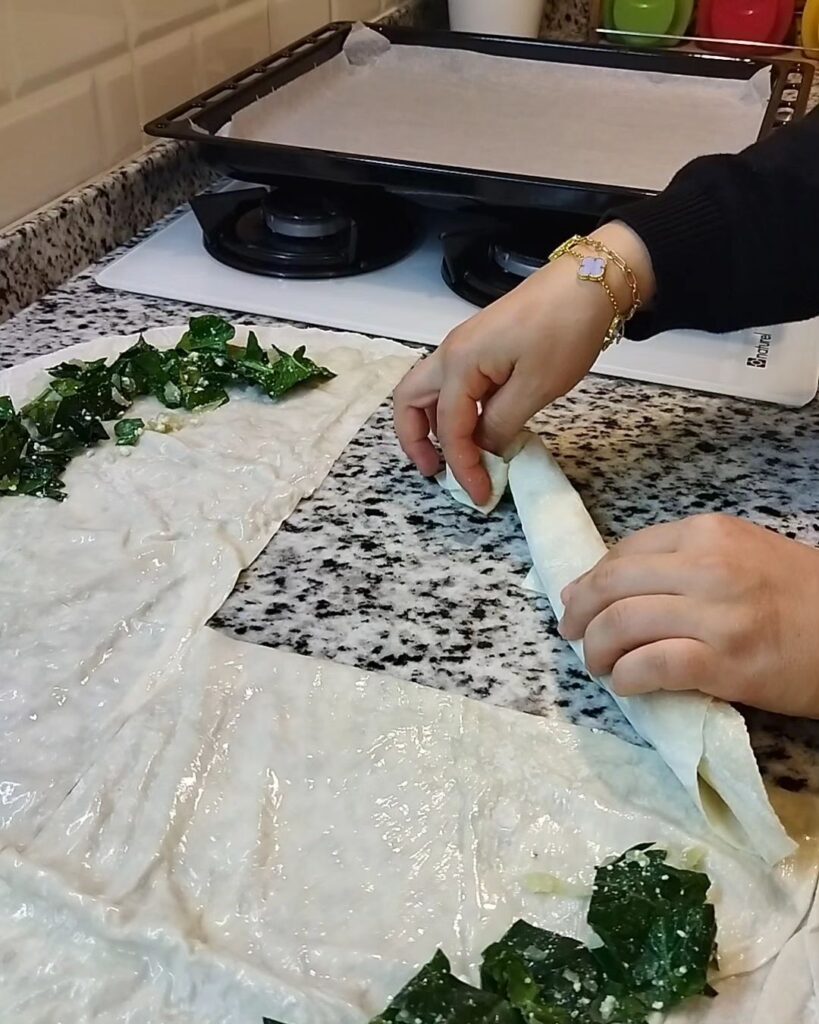 Ispanaklı Peynirli Çıtır Börek Tarifi