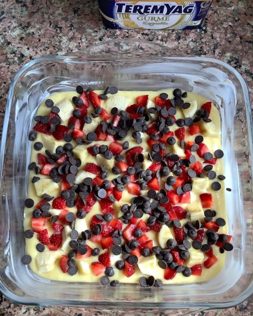 Çilekli Muzlu Kek Tarifi