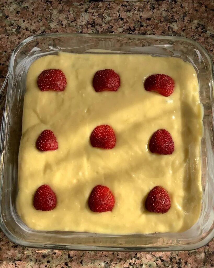 Çilekli Muzlu Kek Tarifi