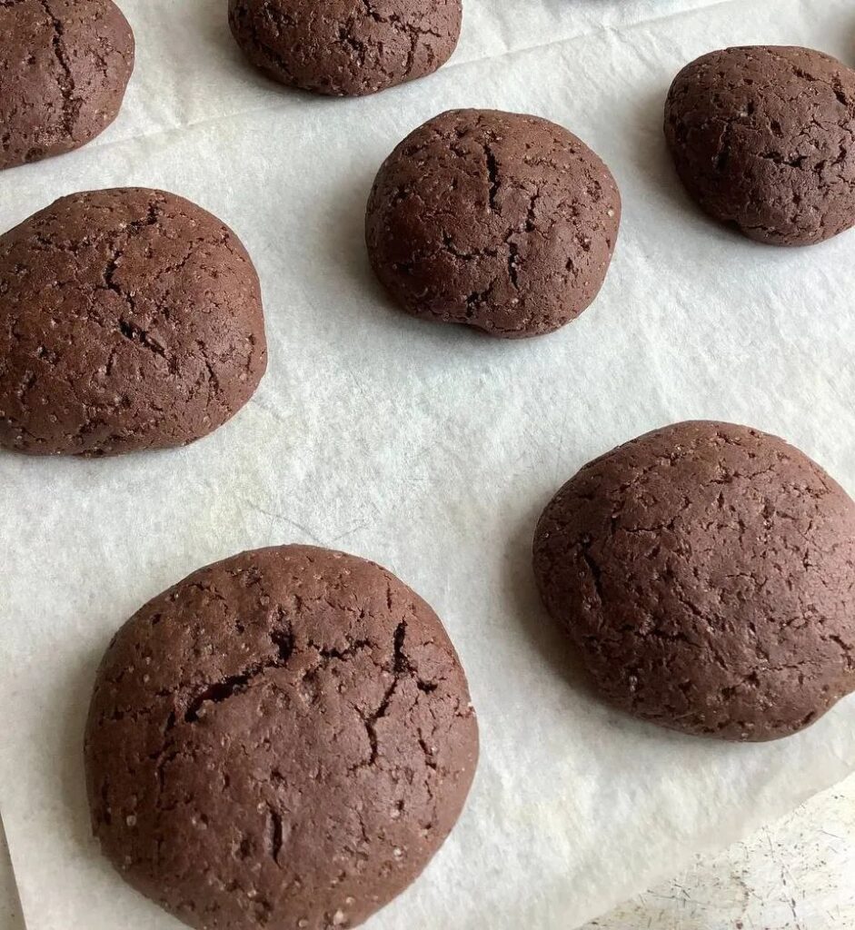 İçi Çikolatalı Ve Vişneli Browni Kurabiye Tarifi