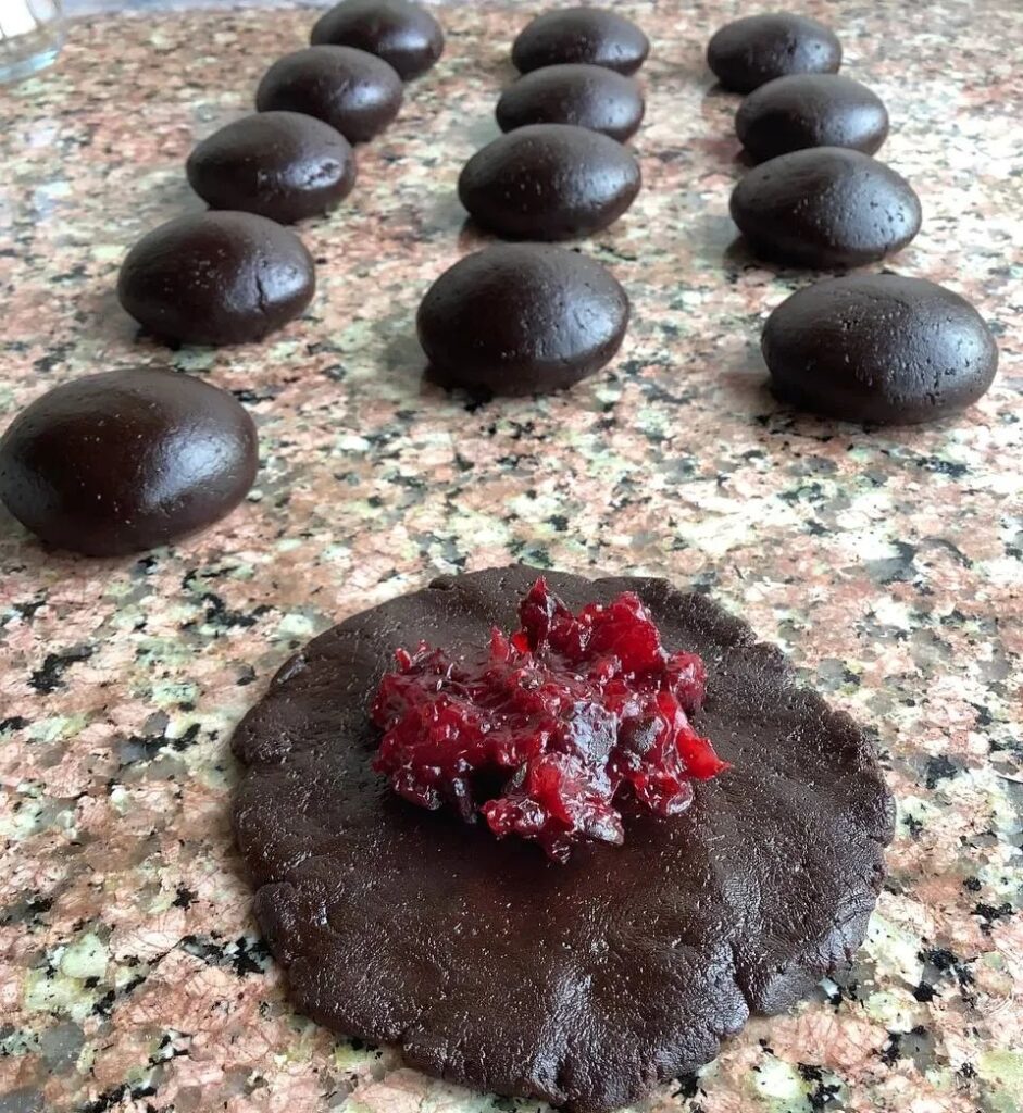 İçi Çikolatalı Ve Vişneli Browni Kurabiye Tarifi