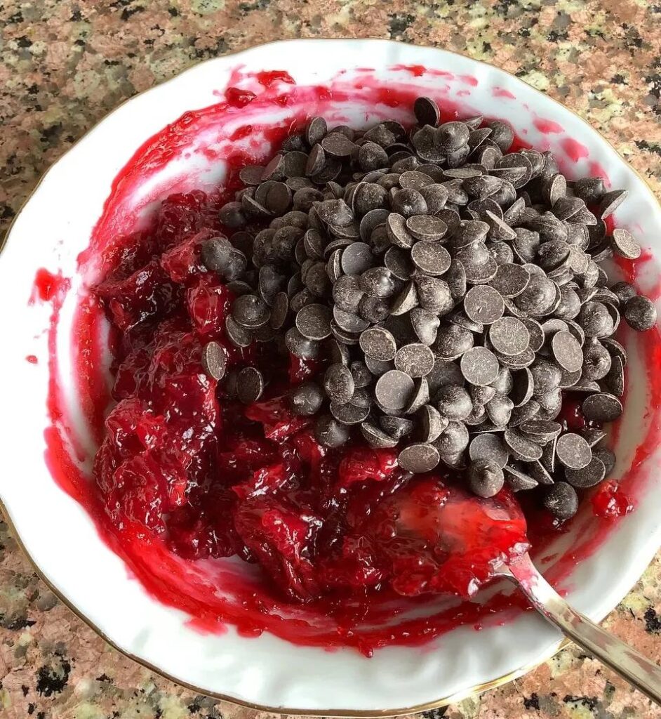 İçi Çikolatalı Ve Vişneli Browni Kurabiye Tarifi