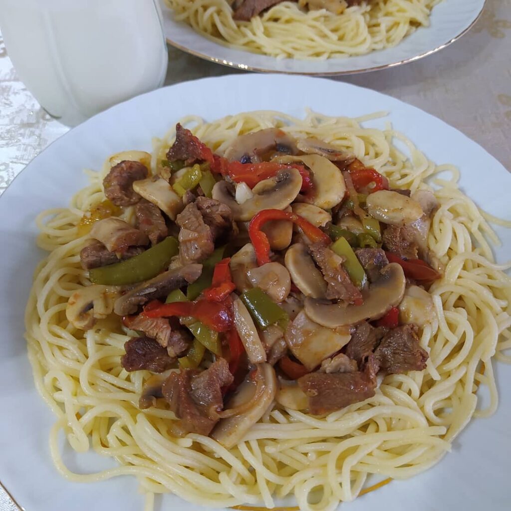 Makarnalı Etli Mantar Sote Tarifi