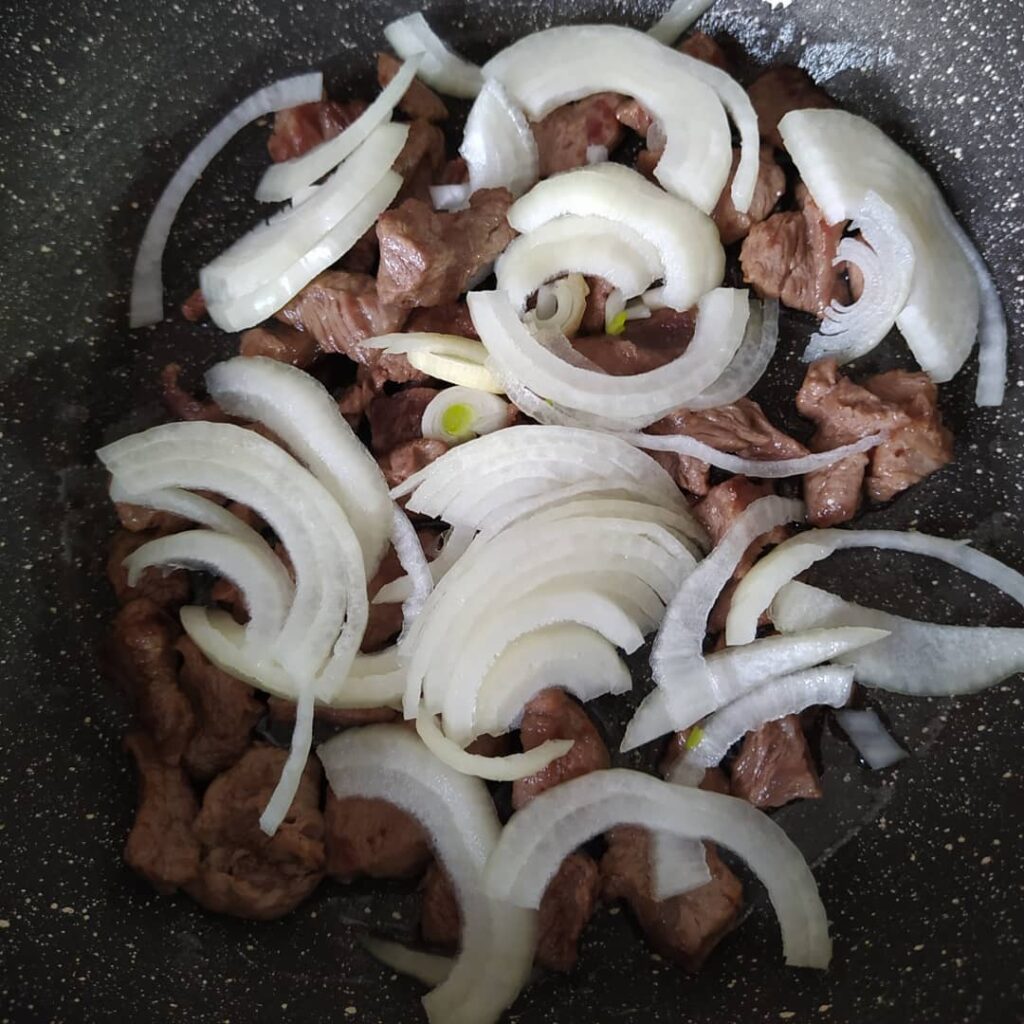 Makarnalı Etli Mantar Sote Tarifi