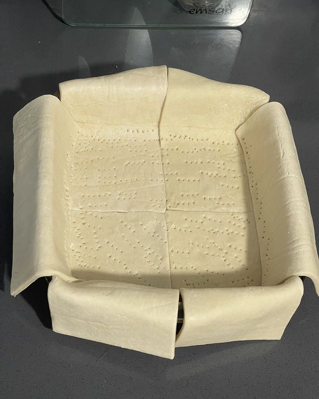 Kıymalı Garnitürlü Milföy Börek Tarifi