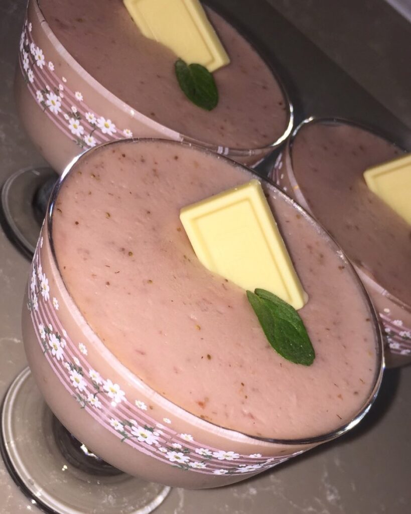 Çilekli Puding Tarifi