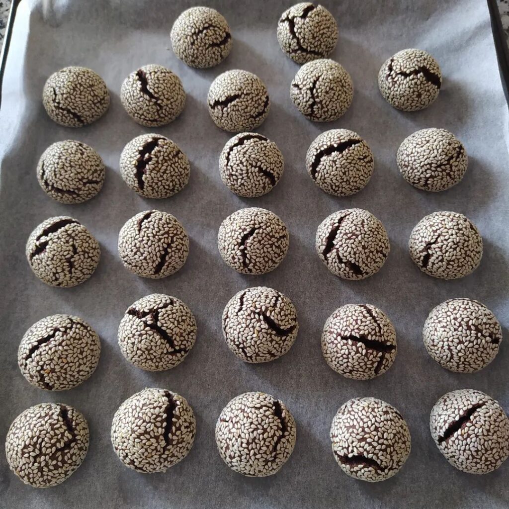 Susamlı Çatlak Kurabiye Tarifi