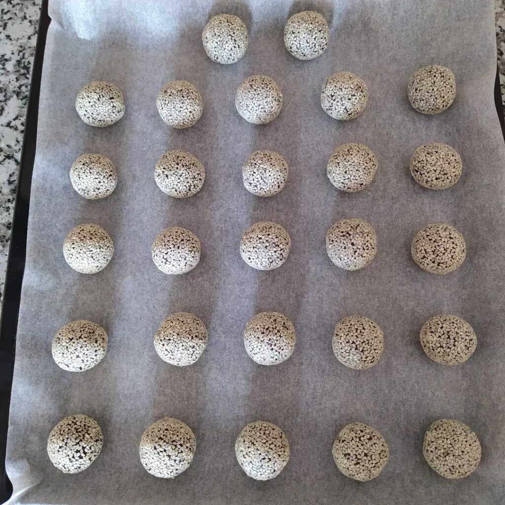 Susamlı Çatlak Kurabiye Tarifi