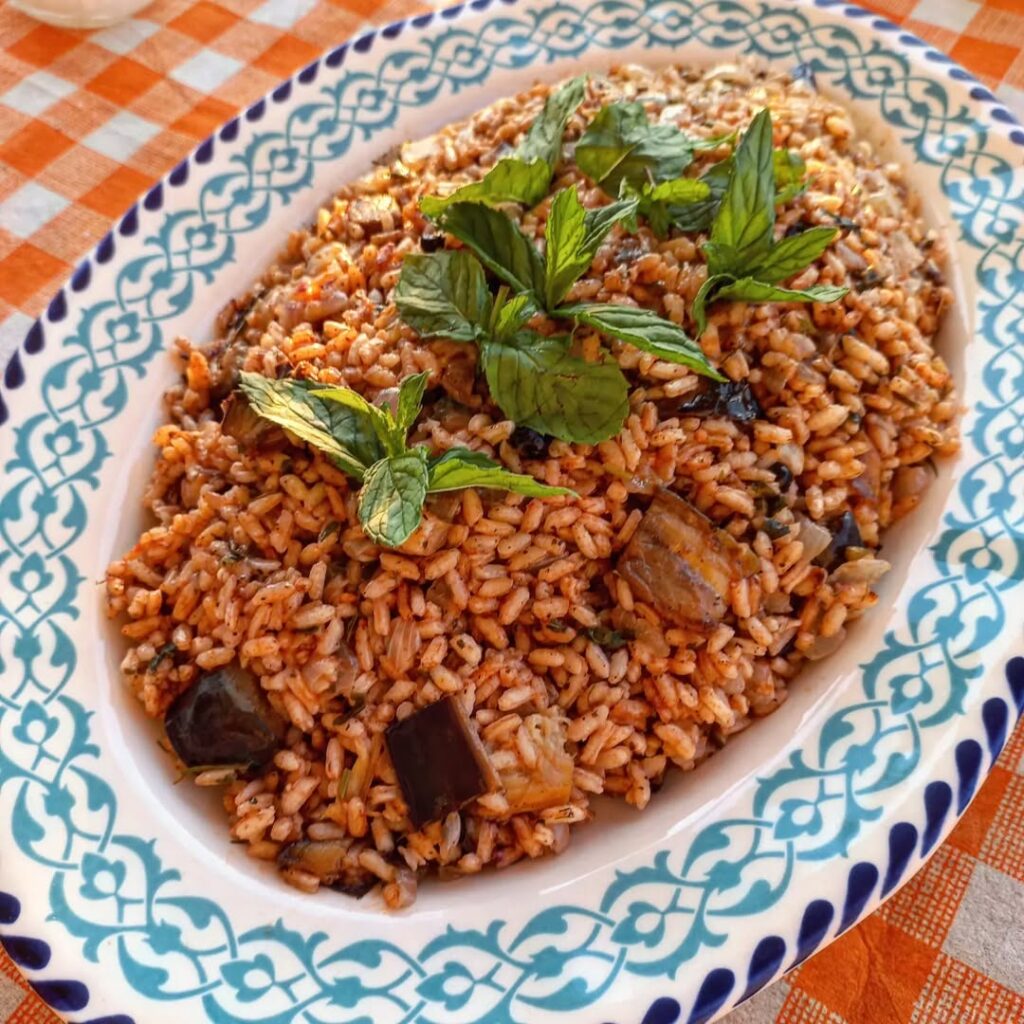 Zeytinyağlı Patlıcanlı Pilavı Tarifi