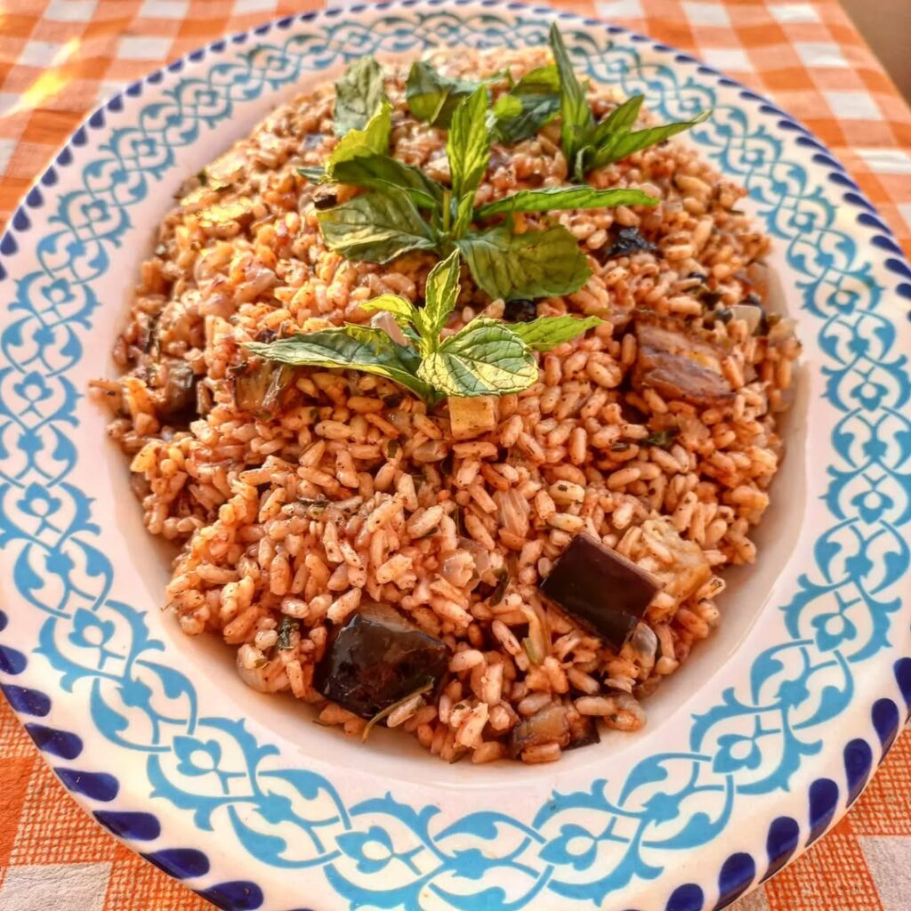 Zeytinyağlı Patlıcanlı Pilavı Tarifi