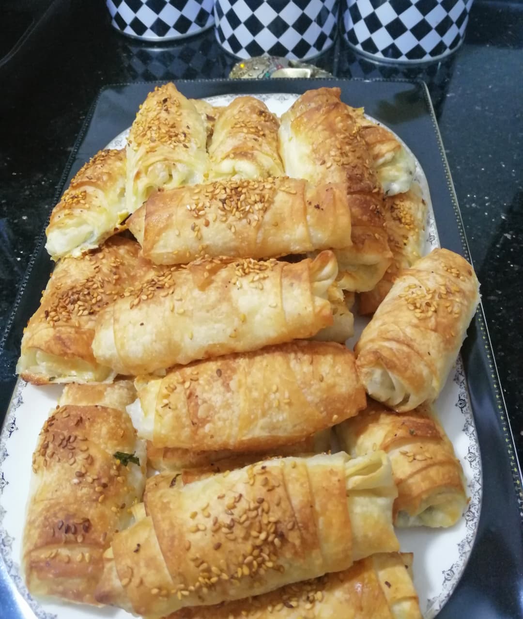 Hazır Yufkadan Peynirli Çıtır Börek Tarifi