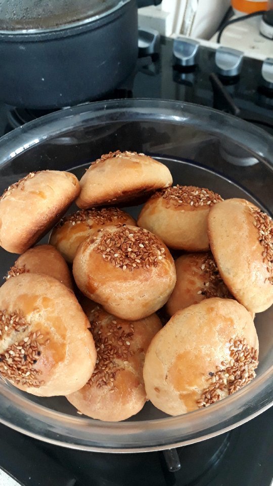 Susamlı, Tereyağlı Poğaça Tarifi