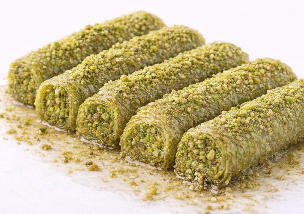 Fıstıklı Sarma Tatlısı Tarifi
